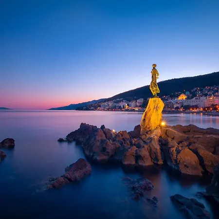 Διαμέρισμα Lauranella Apartment Lovran Opatija, Hot Tub, Evcharger, Free Parking & Pure Relaxation