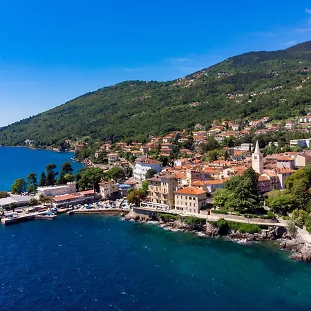 Διαμέρισμα Lauranella Apartment Lovran Opatija, Hot Tub, Evcharger, Free Parking & Pure Relaxation *