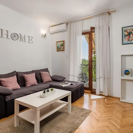 Διαμέρισμα Lauranella Apartment Lovran Opatija, Hot Tub, Evcharger, Free Parking & Pure Relaxation Opric