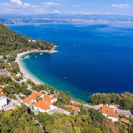 Lauranella Apartment Lovran Opatija, Hot Tub, Evcharger, Free Parking & Pure Relaxation Διαμέρισμα *