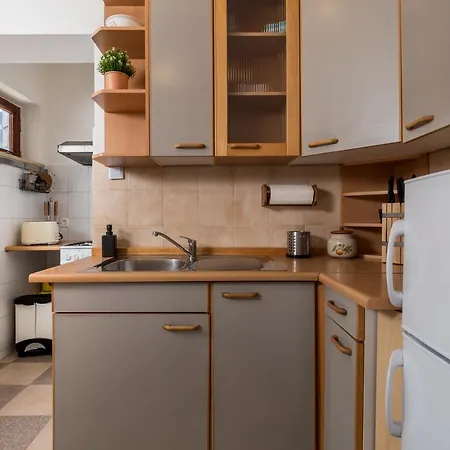 Lauranella Apartment Lovran Opatija, Hot Tub, Evcharger, Free Parking & Pure Relaxation