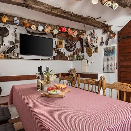 Lauranella Apartment Lovran Opatija, Hot Tub, Evcharger, Free Parking & Pure Relaxation