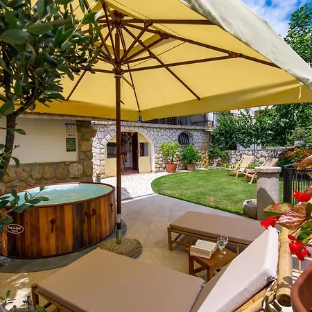 Lauranella Apartment Lovran Opatija, Hot Tub, Evcharger, Free Parking & Pure Relaxation Διαμέρισμα Opric