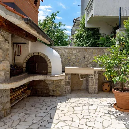 Διαμέρισμα Lauranella Apartment Lovran Opatija, Hot Tub, Evcharger, Free Parking & Pure Relaxation Opric
