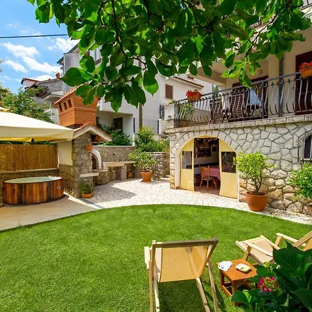 Lauranella Apartment Lovran Opatija, Hot Tub, Evcharger, Free Parking & Pure Relaxation Διαμέρισμα Opric