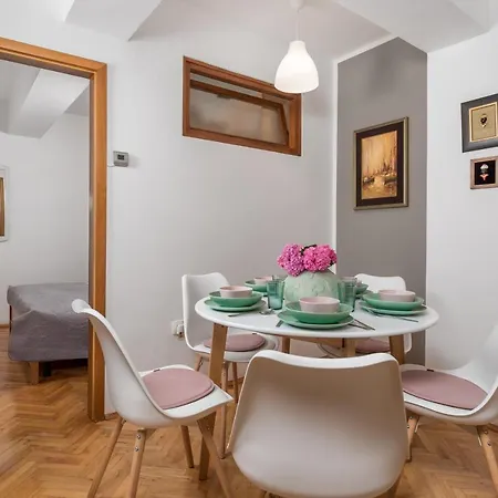 Lauranella Apartment Lovran Opatija, Hot Tub, Evcharger, Free Parking & Pure Relaxation Διαμέρισμα