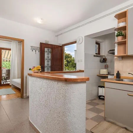 Lauranella Apartment Lovran Opatija, Hot Tub, Evcharger, Free Parking & Pure Relaxation