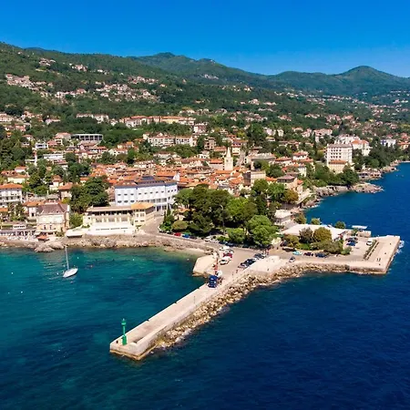 Lauranella Apartment Lovran Opatija, Hot Tub, Evcharger, Free Parking & Pure Relaxation *