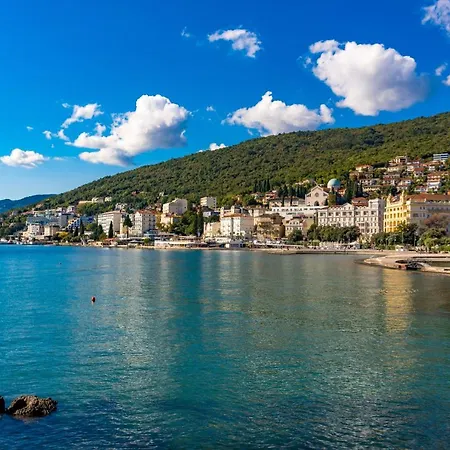 Διαμέρισμα Lauranella Apartment Lovran Opatija, Hot Tub, Evcharger, Free Parking & Pure Relaxation