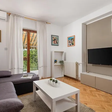 Lauranella Apartment Lovran Opatija, Hot Tub, Evcharger, Free Parking & Pure Relaxation Opric