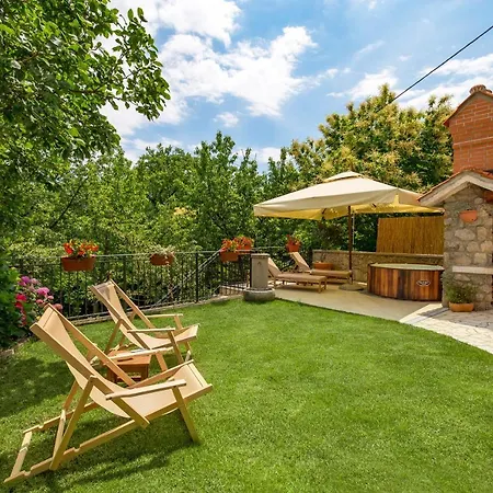 Apartment Lauranella Apartment Lovran Opatija, Hot Tub, Evcharger, Free Parking & Pure Relaxation