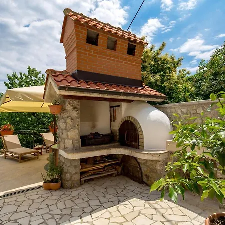 Apartment Lauranella Apartment Lovran Opatija, Hot Tub, Evcharger, Free Parking & Pure Relaxation