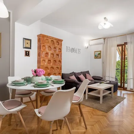 Apartment Lauranella Apartment Lovran Opatija, Hot Tub, Evcharger, Free Parking & Pure Relaxation