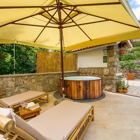 Lauranella Apartment Lovran Opatija, Hot Tub, Evcharger, Free Parking & Pure Relaxation Apartment Opric