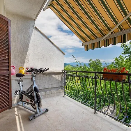 Lauranella Apartment Lovran Opatija, Hot Tub, Evcharger, Free Parking & Pure Relaxation Apartment